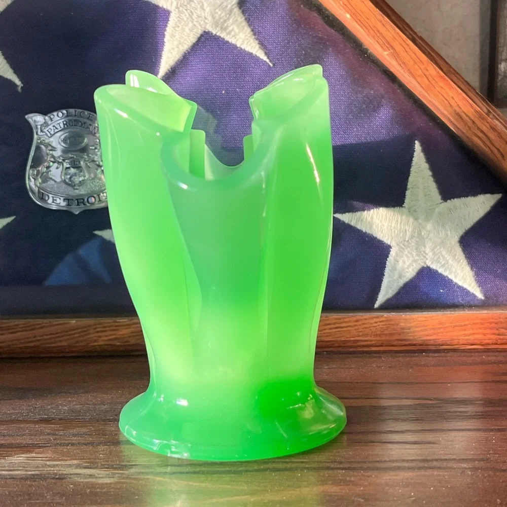 .Vintage FENTON Jade Green Satin Glass Fan Vase Urn Jadeite Style, 90 yrs old